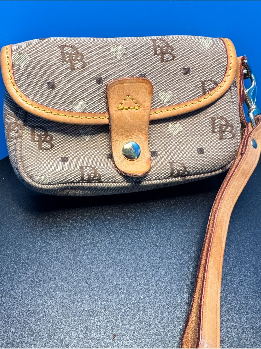 Dooney & Bourke Brown Monogram Canvas Wallet with Tan Leather Trim - Picture 2 of 3